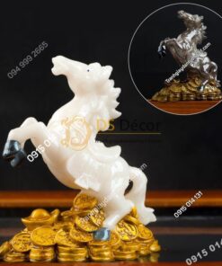Tượng ngựa mã đáo phát tài đổi màu độc đáo DTT07 sau khi đổ nước