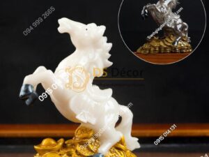 Tượng ngựa mã đáo phát tài đổi màu độc đáo DTT07 sau khi đổ nước