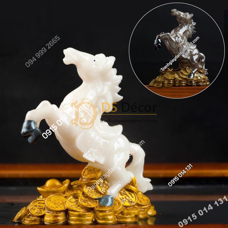 Tượng ngựa mã đáo phát tài đổi màu độc đáo DTT07 sau khi đổ nước