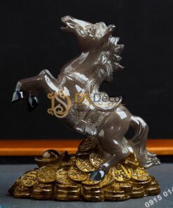 Tượng ngựa mã đáo phát tài đổi màu độc đáo DTT07-khi chưa đổ nước