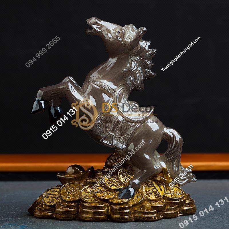 Tượng ngựa mã đáo phát tài đổi màu độc đáo DTT07-khi chưa đổ nước