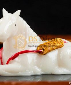 Tượng ngựa nằm phát tài đổi màu độc đáo DTT07 sau khi đổ nước