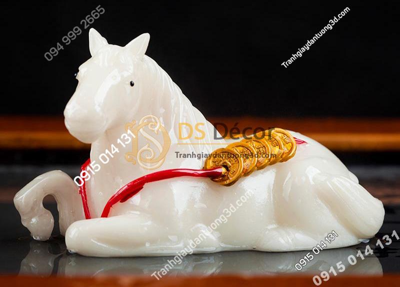 Tượng ngựa nằm phát tài đổi màu độc đáo DTT07 sau khi đổ nước