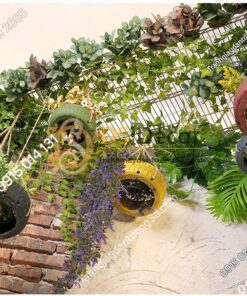 Lốp xe trang trí lối vào cửa hàng