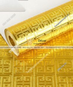Giấy dán tường phòng thờ móc vuông vàng gân nổi 3D318