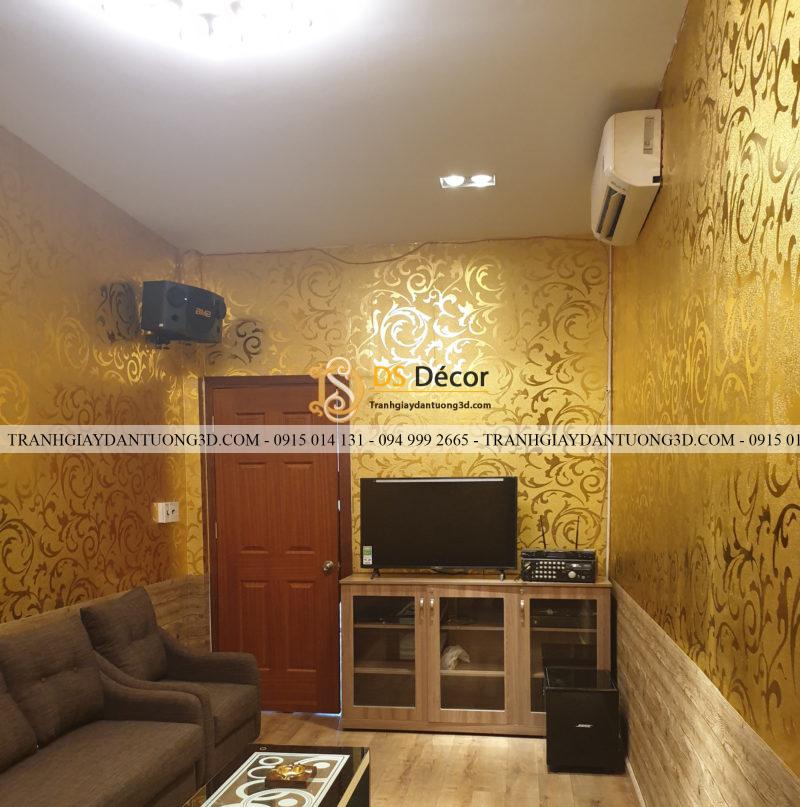 Giấy dán tường hoa móc vàng 3D296 thi công tại nhà anh Hieu Soviet HCM
