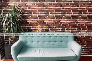 Thi công thực tế giấy dán tường giả gạch sau sofa phòng khách 3D287 Thi công thực tế giấy dán tường giả gạch sau sofa phòng khách